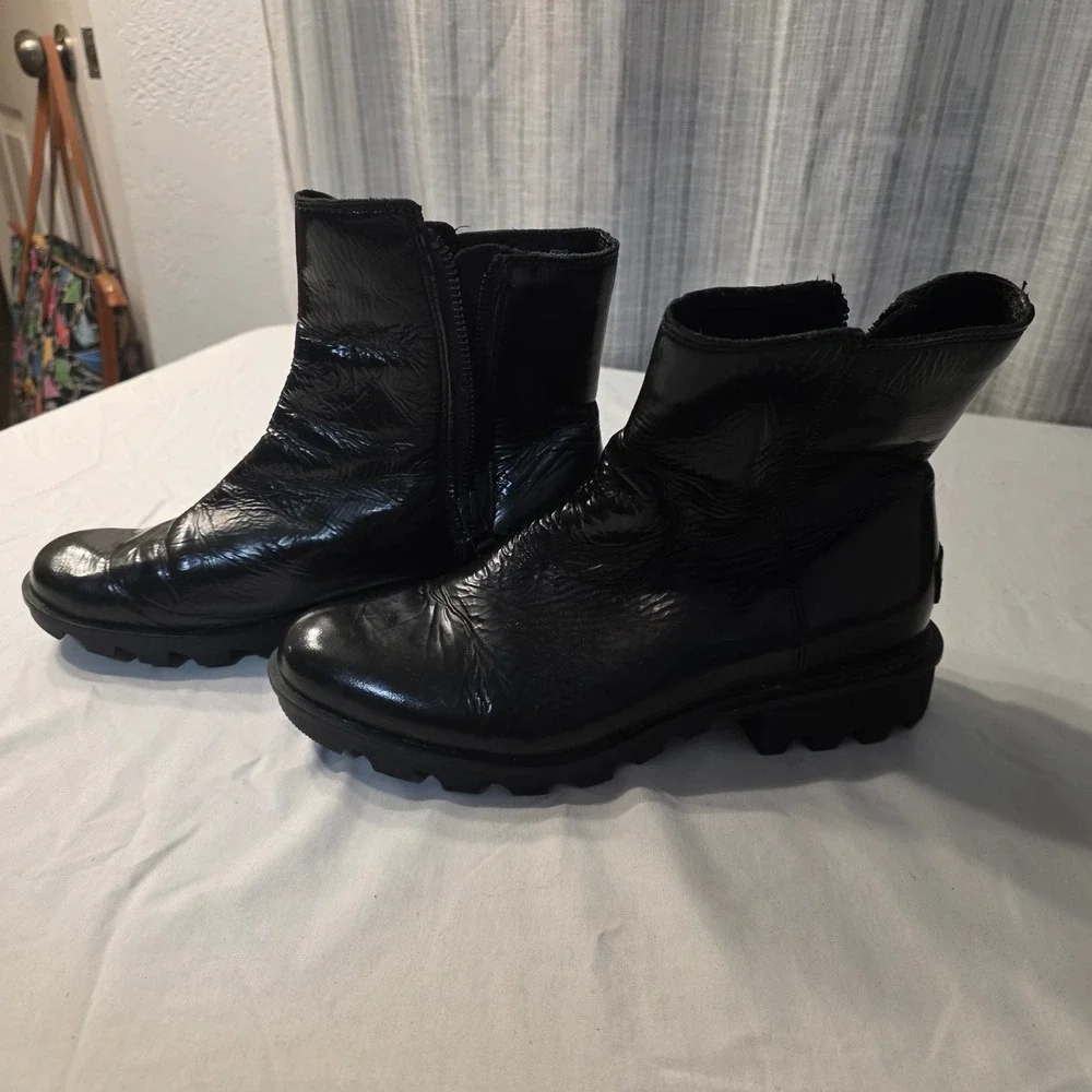 Sorel Ankle Boots Womens 8 Black Leather Side Zip Lug Sole Moto Combat Booties